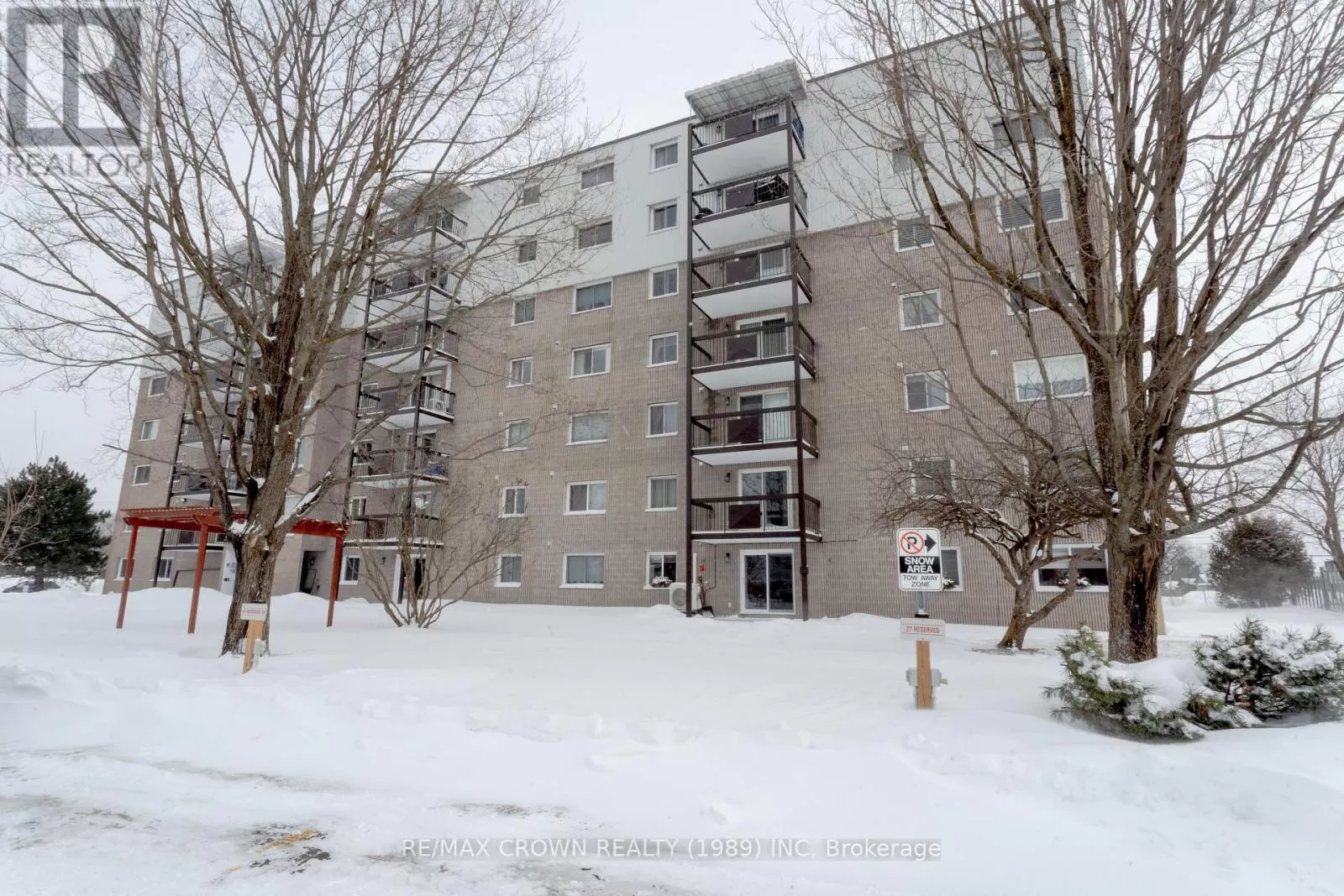 Apartment for rent: 202 - 935 Stockdale Road, North Bay, Ontario P1B 9L7