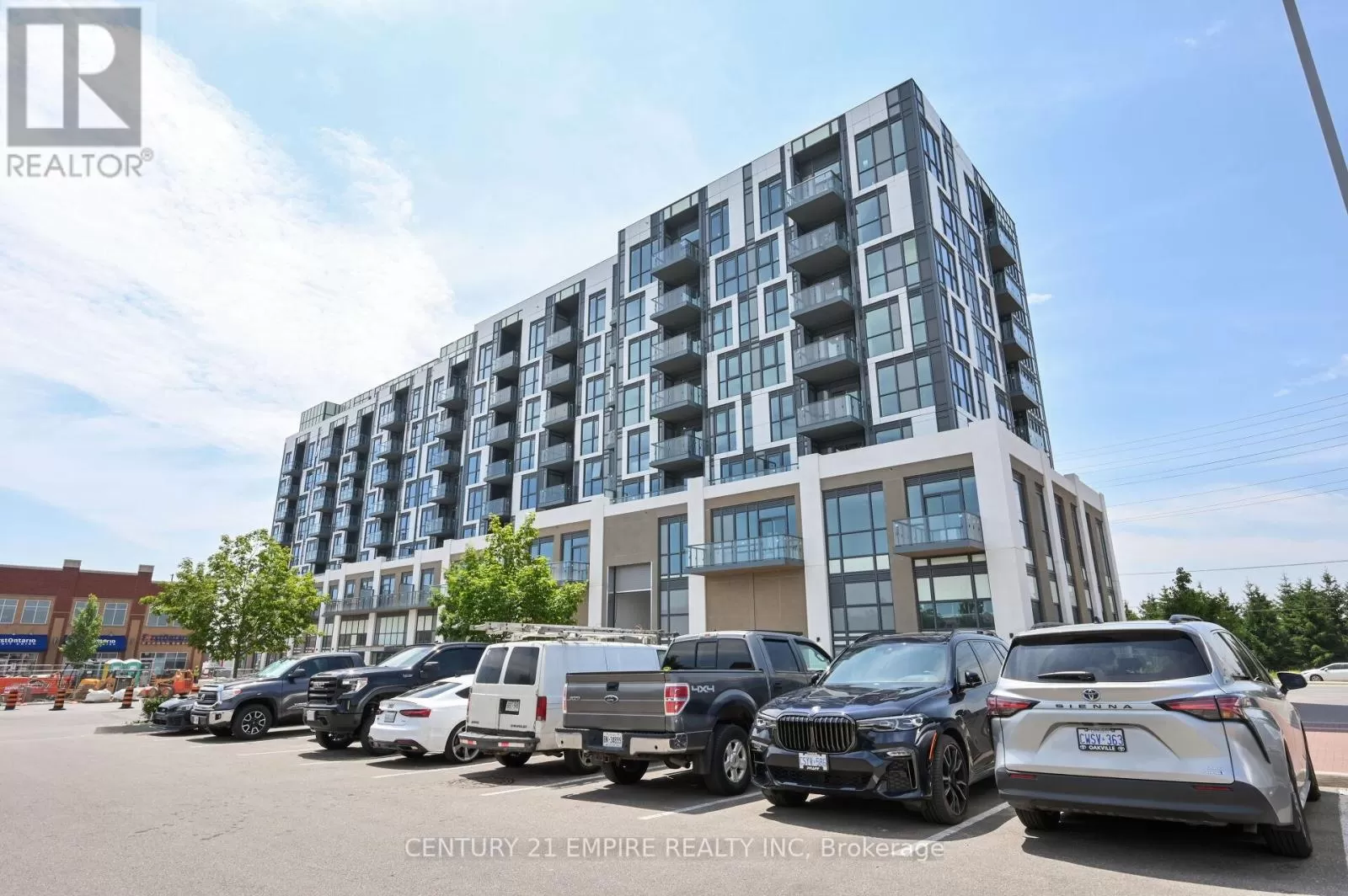 Apartment for rent: 203 - 509 Dundas Street W, Oakville, Ontario L6M 4M2