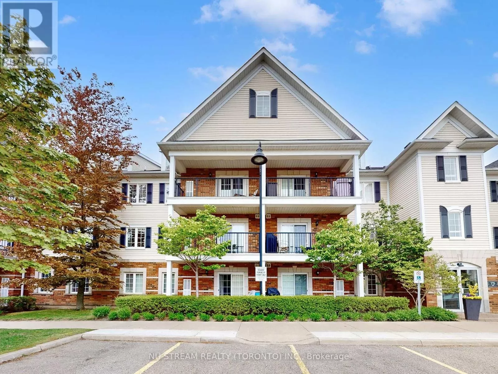 Apartment for rent: 203 - 75 Shipway Avenue, Clarington, Ontario L1B 0B8