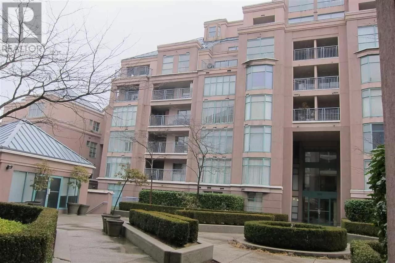 Apartment for rent: 204 2528 E Broadway, Vancouver, British Columbia V5M 4V2