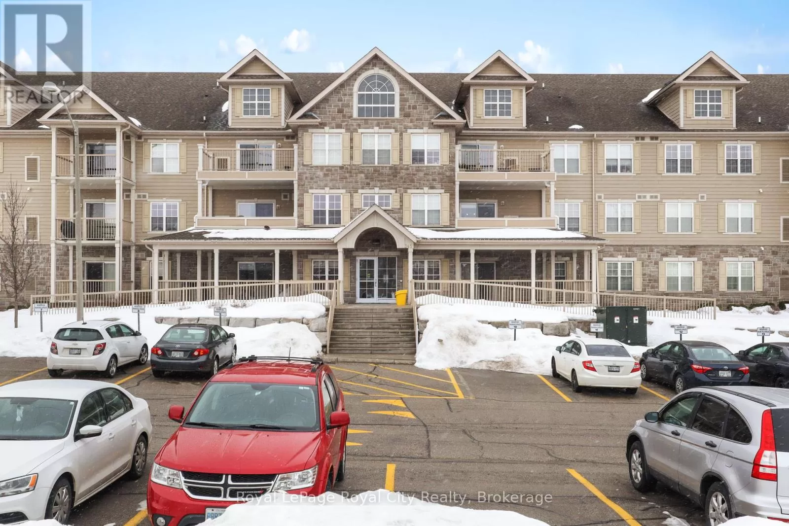 Apartment for rent: 204 - 345 Fisher Mills Road, Cambridge, Ontario N3C 0E5