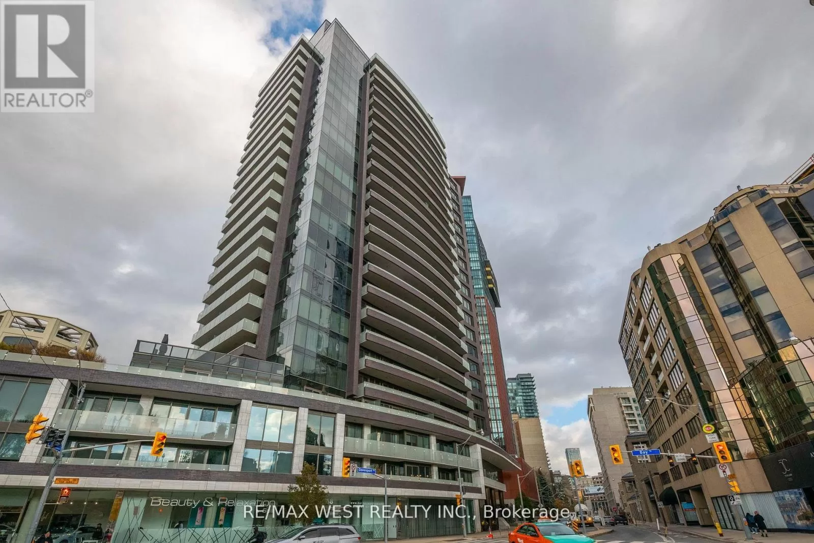 Apartment for rent: 204 - 88 Davenport Road, Toronto, Ontario M5R 0A5