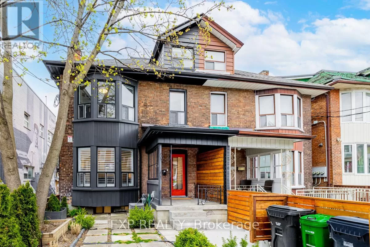 House for rent: 204 Montrose Avenue, Toronto, Ontario M6G 3G7