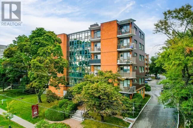 Other for rent: 207 - 1749 Victoria Park Avenue, Toronto, Ontario M1R 1S2