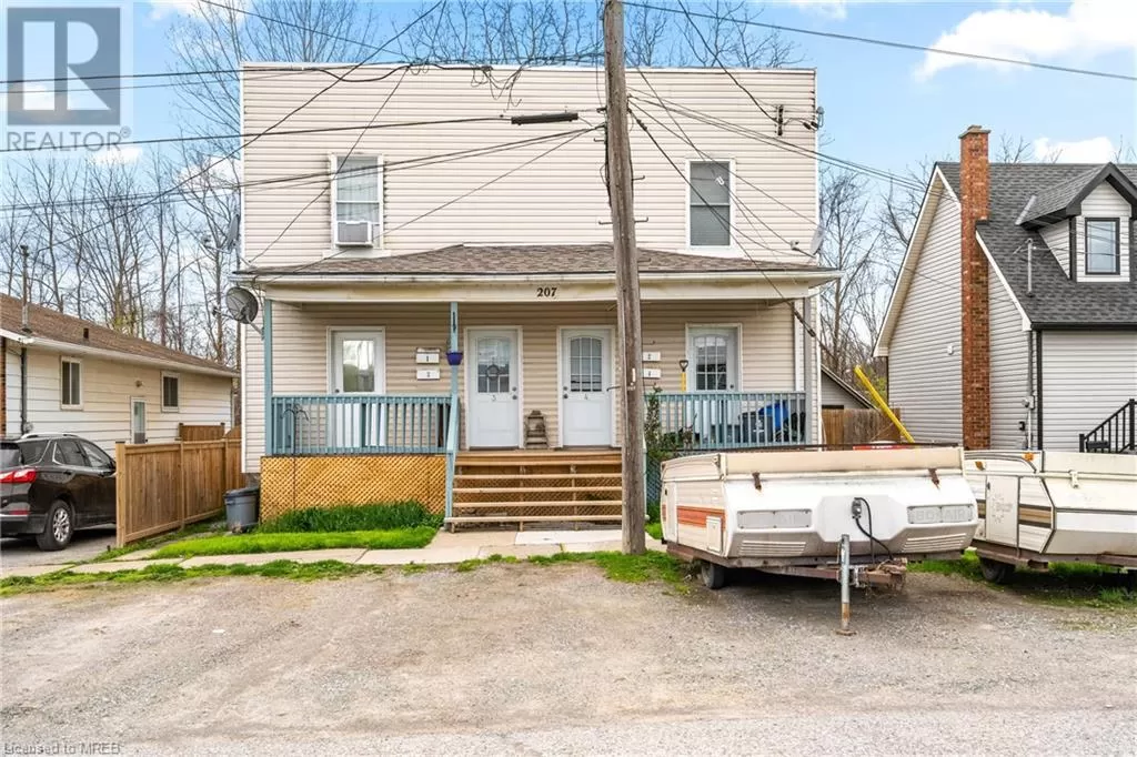 House for rent: 207 Beaver Street, Thorold, Ontario L2V 1B8