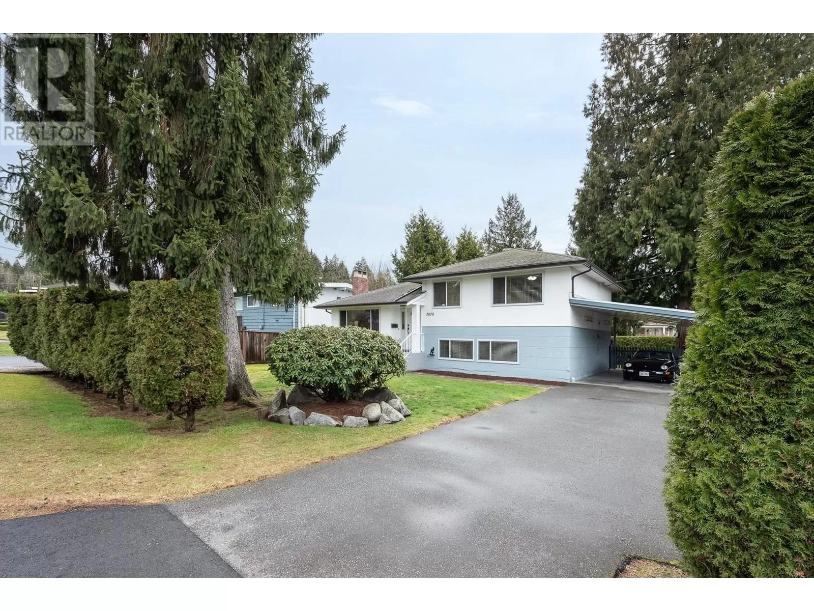 House for rent: 2070 Lyons Court, Coquitlam, British Columbia V3J 3L7