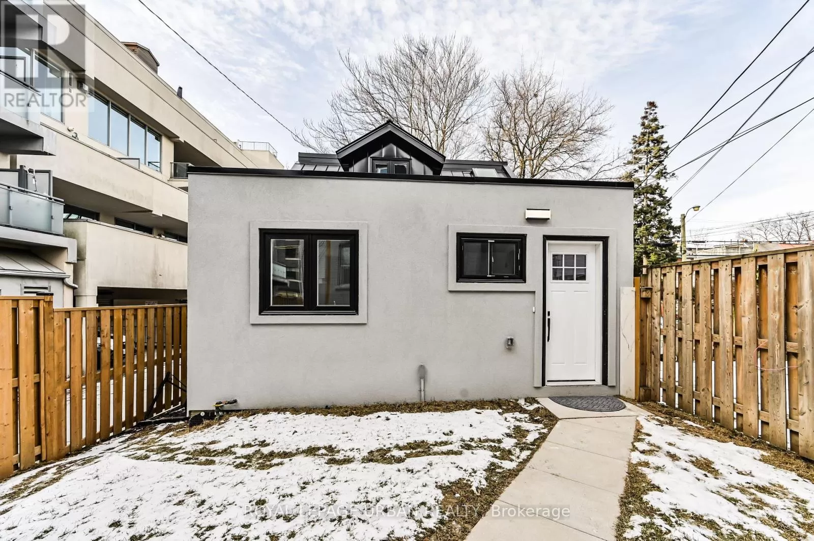 House for rent: 208 Woodbine Avenue, Toronto, Ontario M4L 3P2