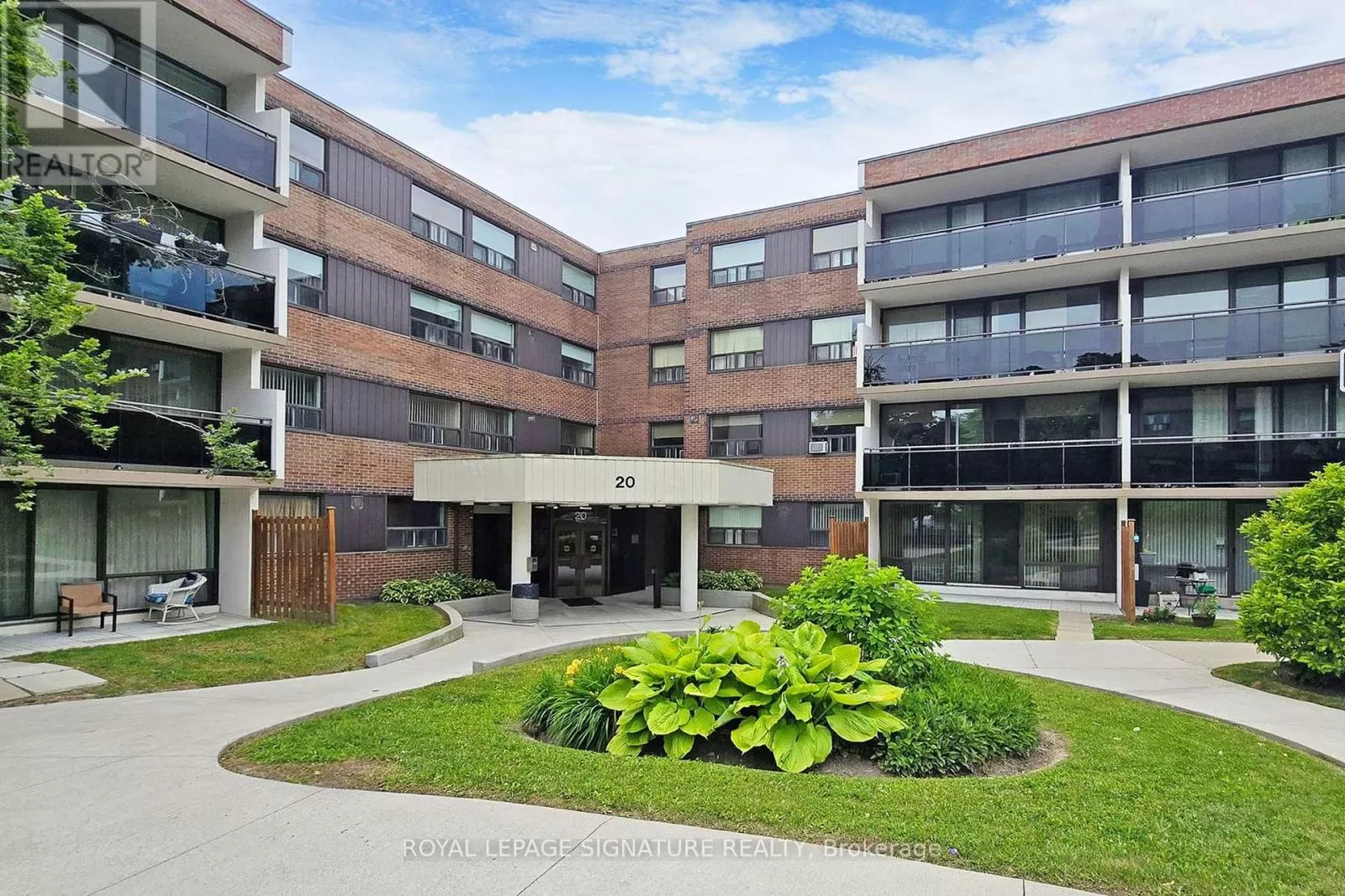 Apartment for rent: 209 - 20 Sunrise Avenue, Toronto, Ontario M4A 2R2