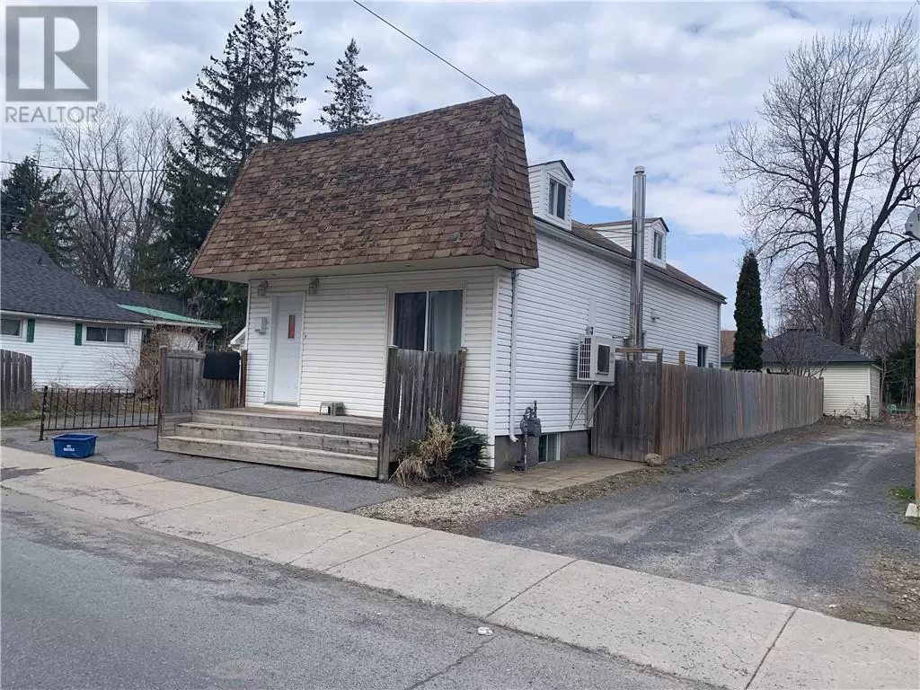 House for rent: 209 Third Street E, Cornwall, Ontario K6H 2E1