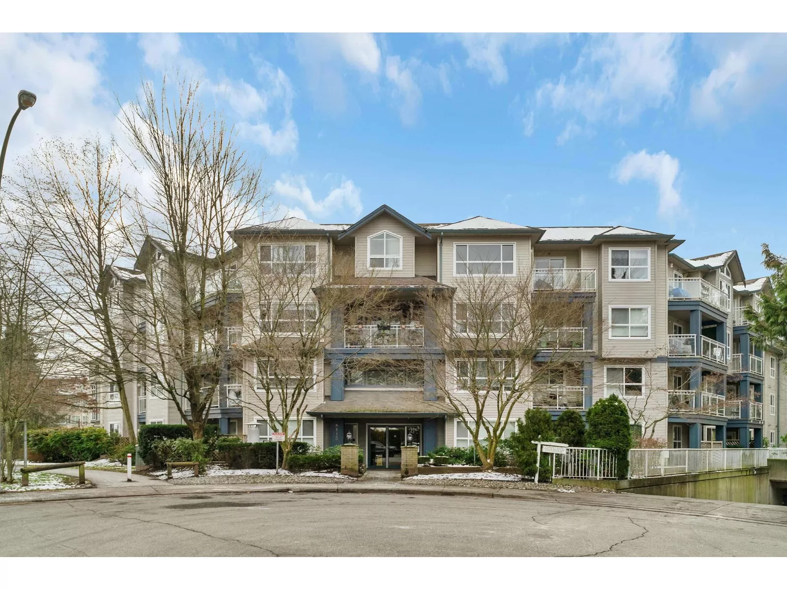 Apartment for rent: 214 8115 121a Street, Surrey, British Columbia V3W 1J2