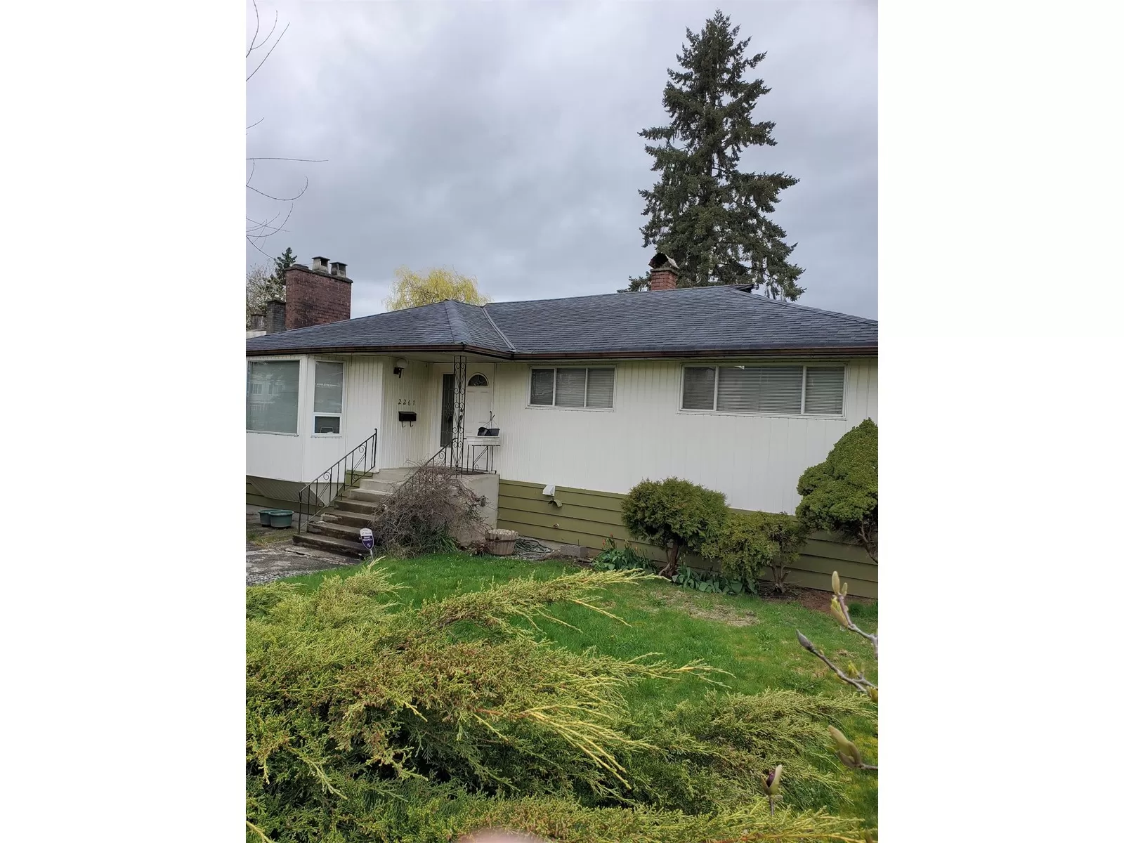House for rent: 2261 Hawthorne Avenue, Port Coquitlam, British Columbia V3C 1W7
