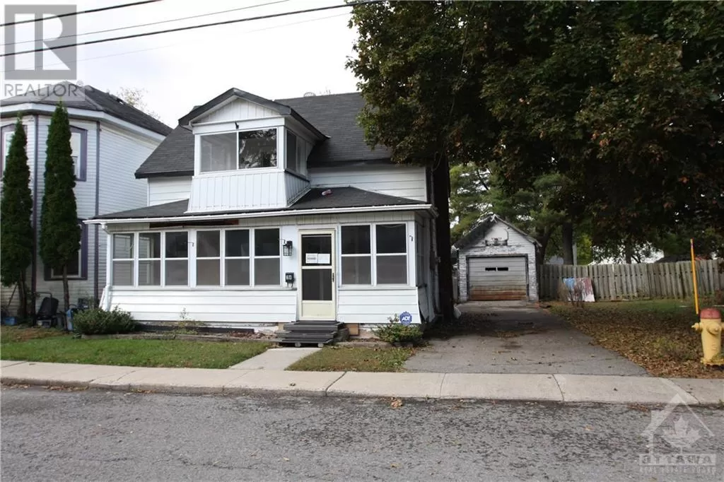 House for rent: 24 Montague Street, Smiths Falls, Ontario K7A 2M1