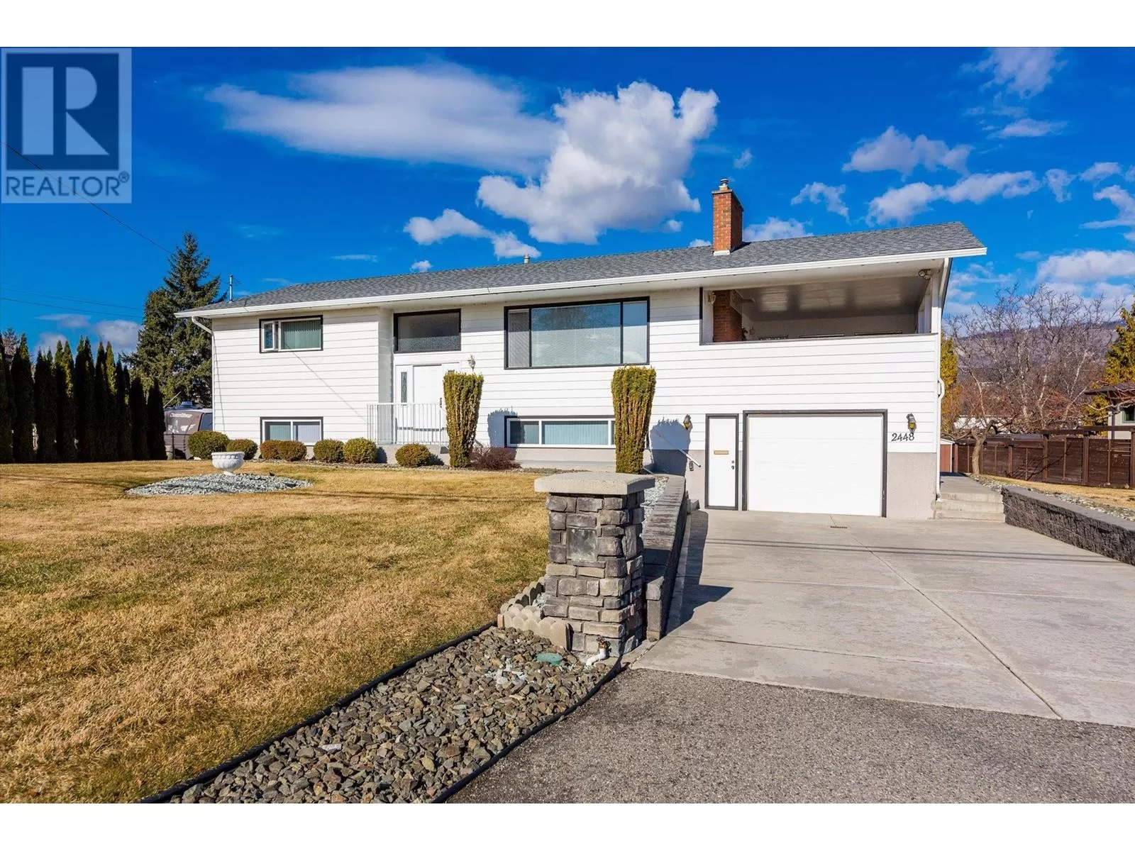 House for rent: 2448 Thacker Drive, West Kelowna, British Columbia V1Z 1W1