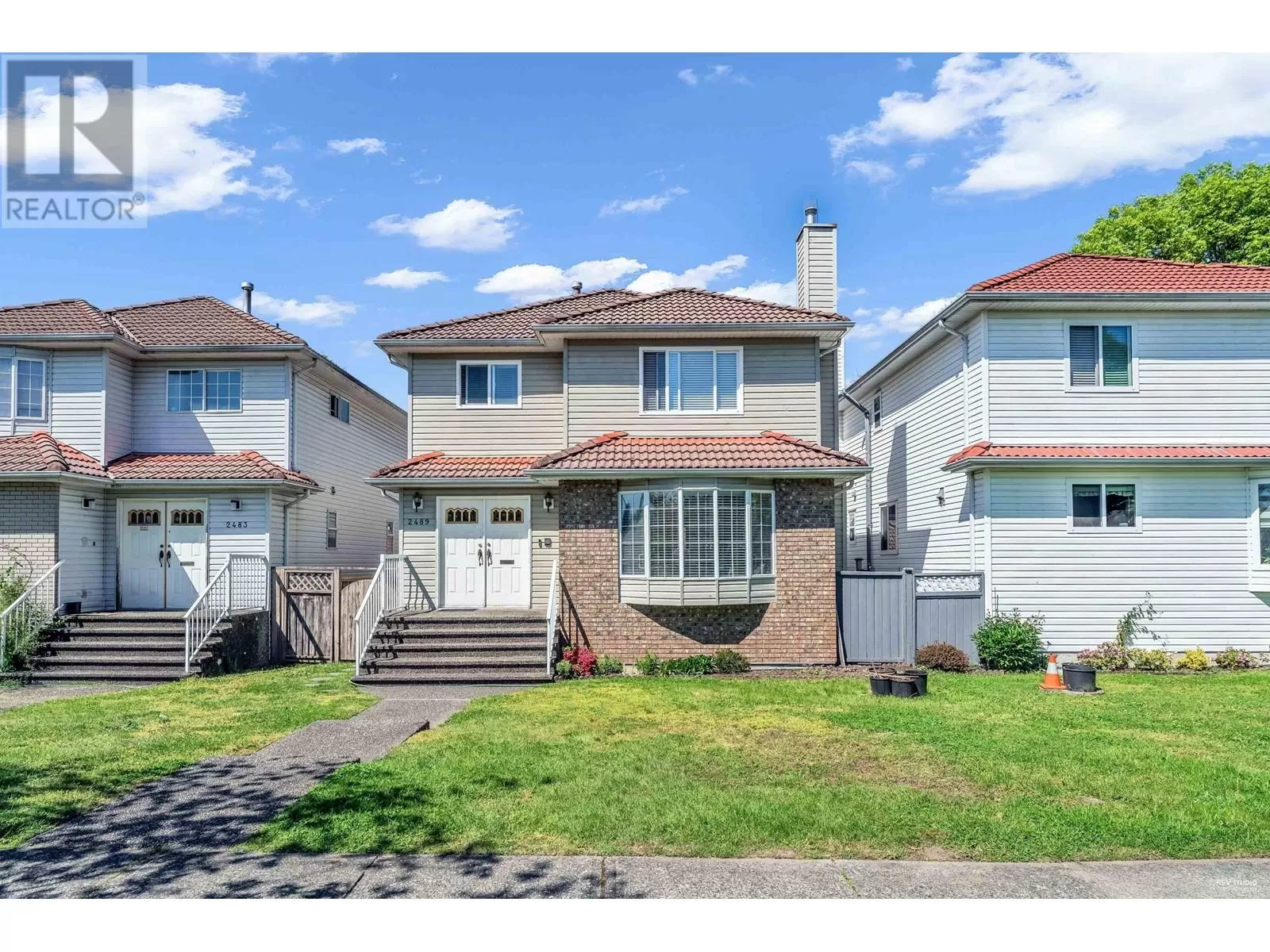House for rent: 2489 Charles Street, Vancouver, British Columbia V5K 5G2