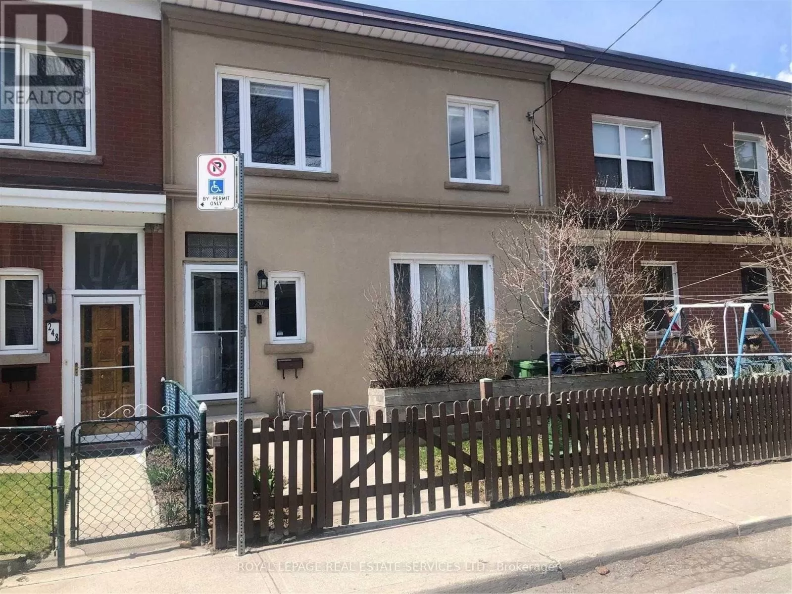 Row / Townhouse for rent: 250 Boon Avenue, Toronto, Ontario M6E 3Z8