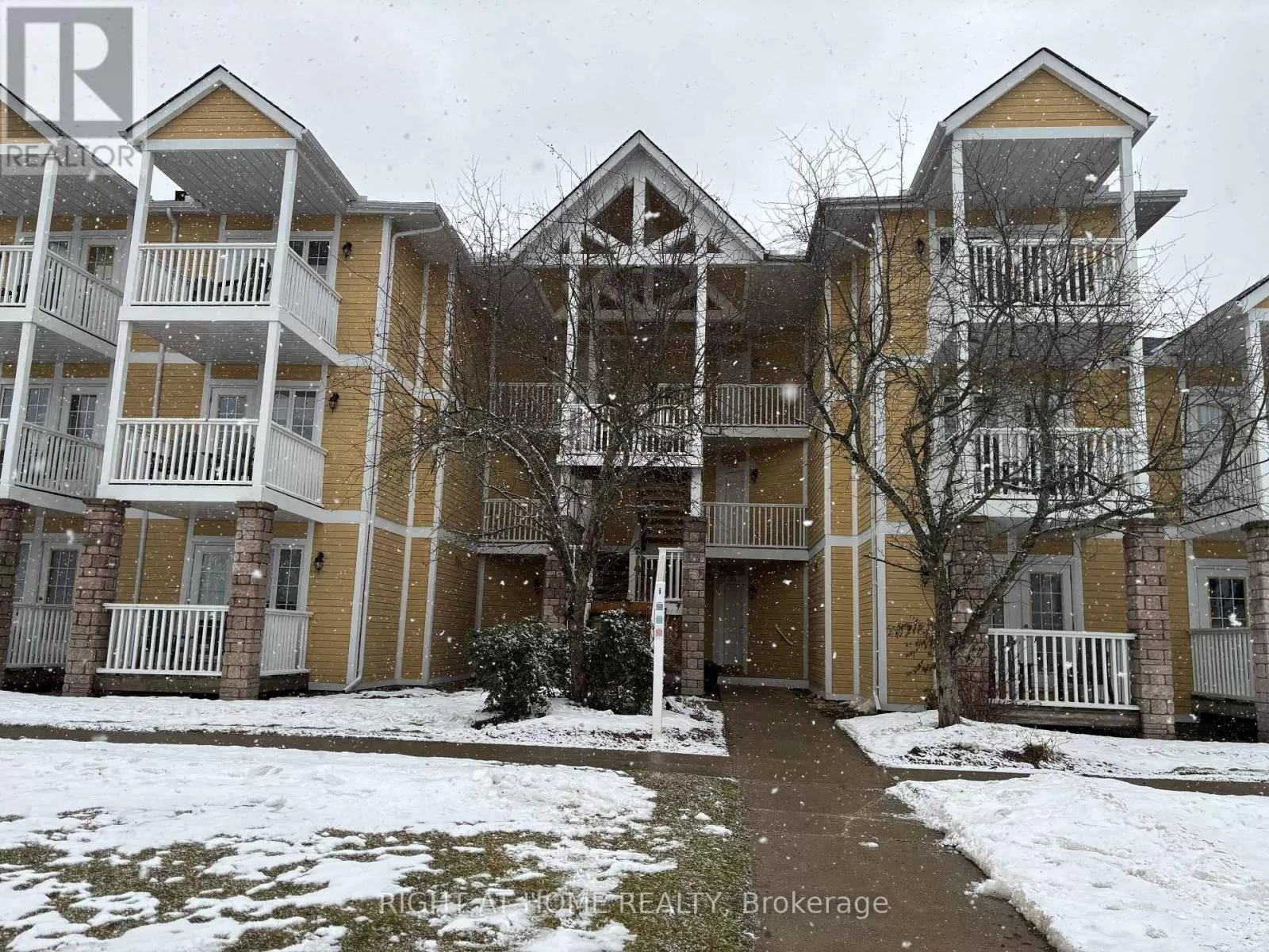 Apartment for rent: 2500/01 - 90 Highland Drive, Oro-Medonte, Ontario L0L 2L0