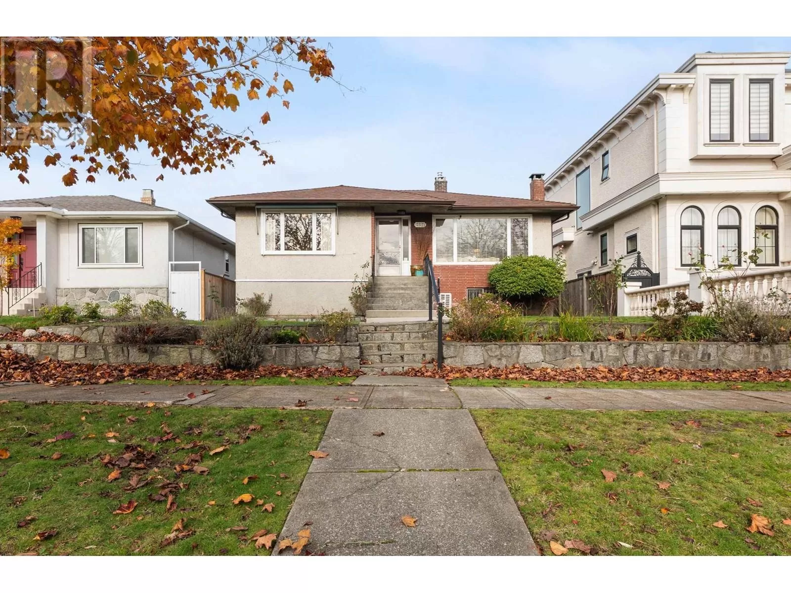 House for rent: 257 W 46th Avenue, Vancouver, British Columbia V5Y 2X2