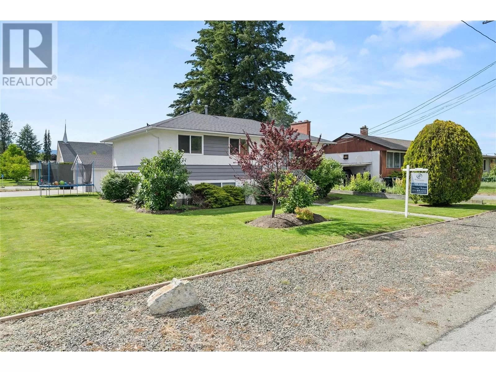 House for rent: 260 Gibbs Road E, Kelowna, British Columbia V1X 2W1