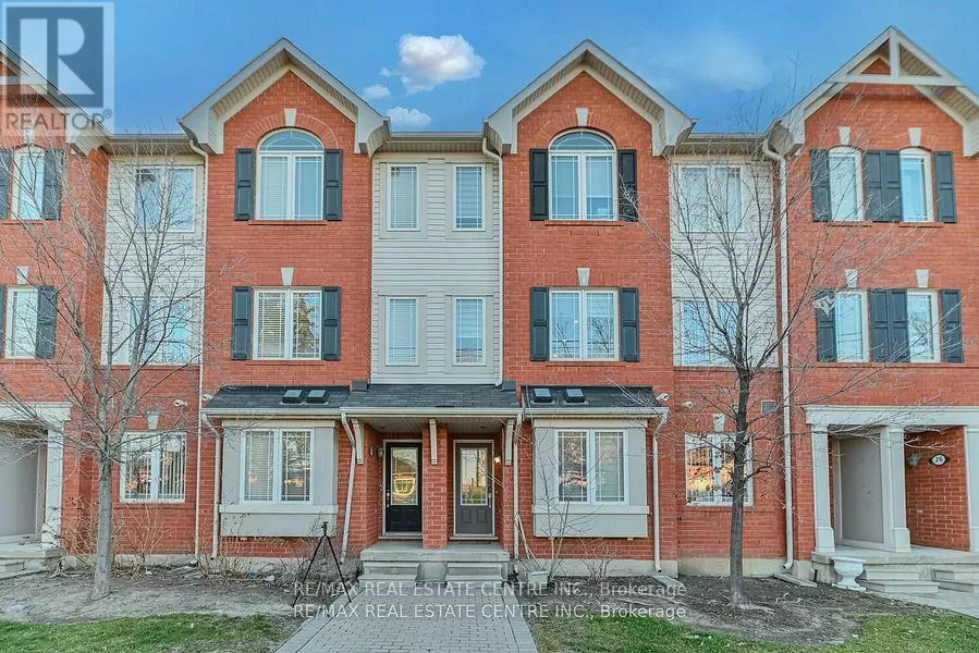 Row / Townhouse for rent: 28 - 50 Hillcrest Avenue, Brampton, Ontario L6W 0B1