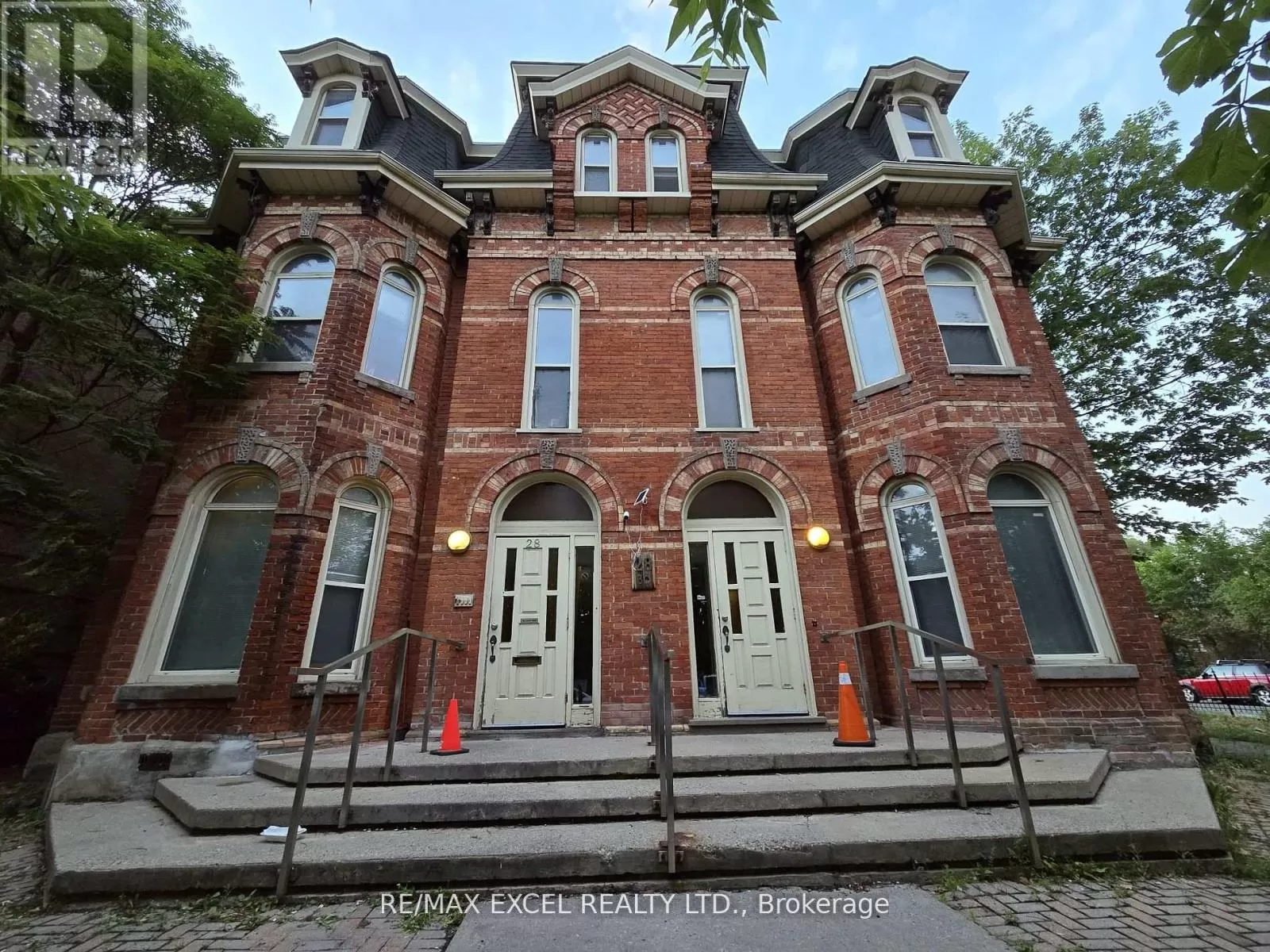 Other for rent: 28 Cecil Street, Toronto, Ontario M5T 1N3