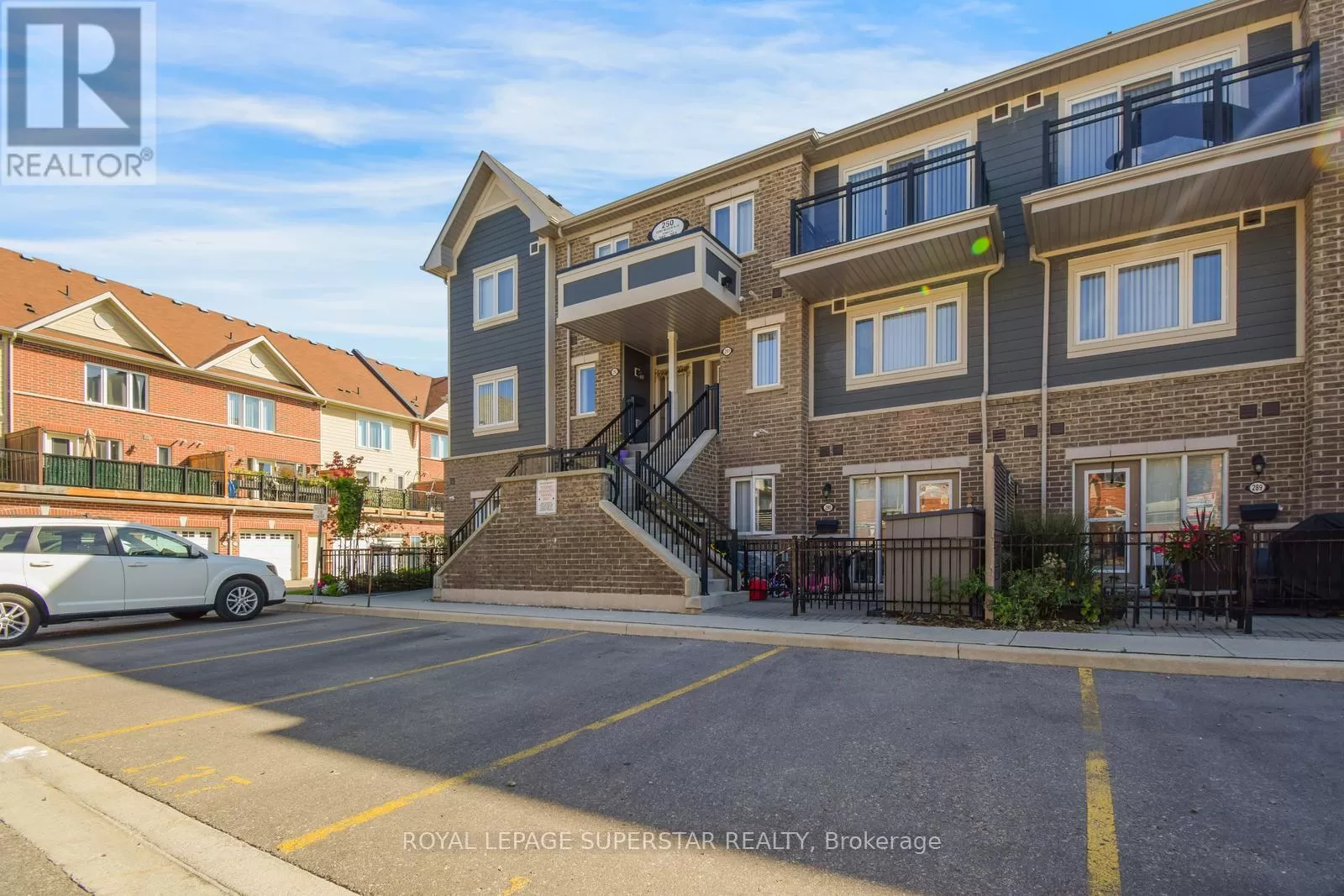 Row / Townhouse for rent: 291 - 250 Sunny Meadow Boulevard, Brampton, Ontario L6R 3Y7