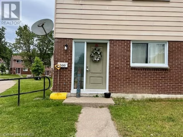 Row / Townhouse for rent: 300 Glen Rouge Drive, North Bay, Ontario P1A 3K9