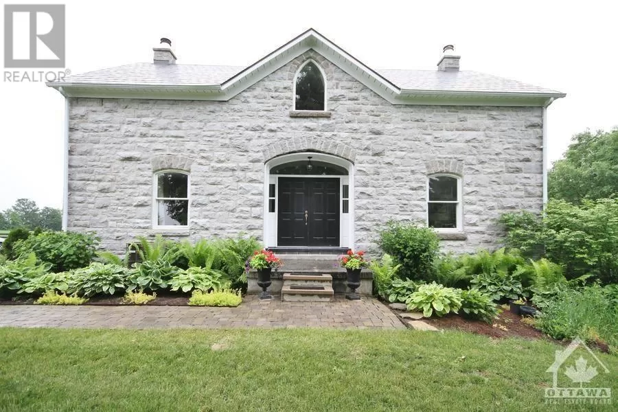 House for rent: 3000 Roger Stevens Drive, Ottawa, Ontario K0A 2T0