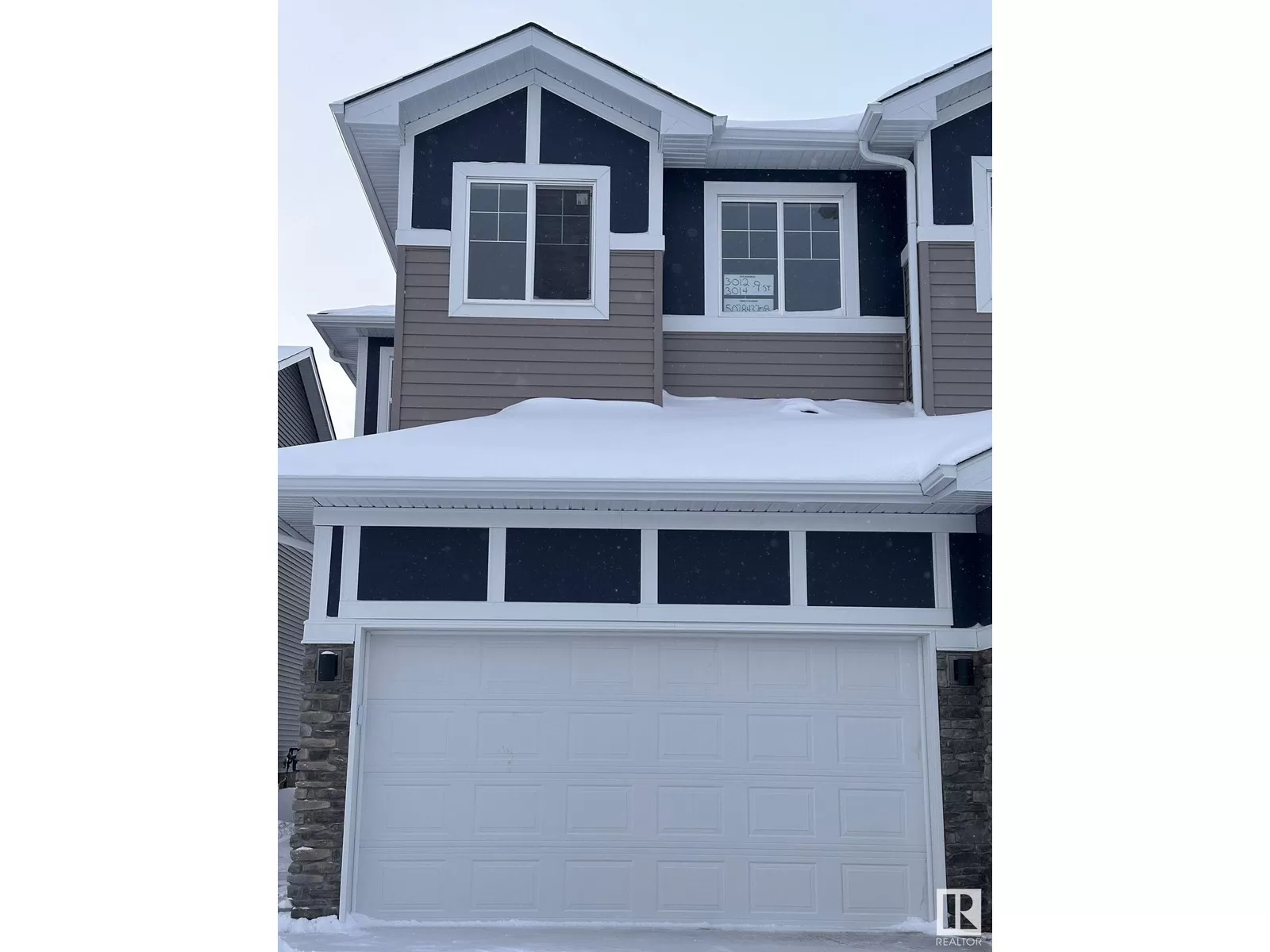 Duplex for rent: 3012 9 St Nw, Edmonton, Alberta T6T 2V3