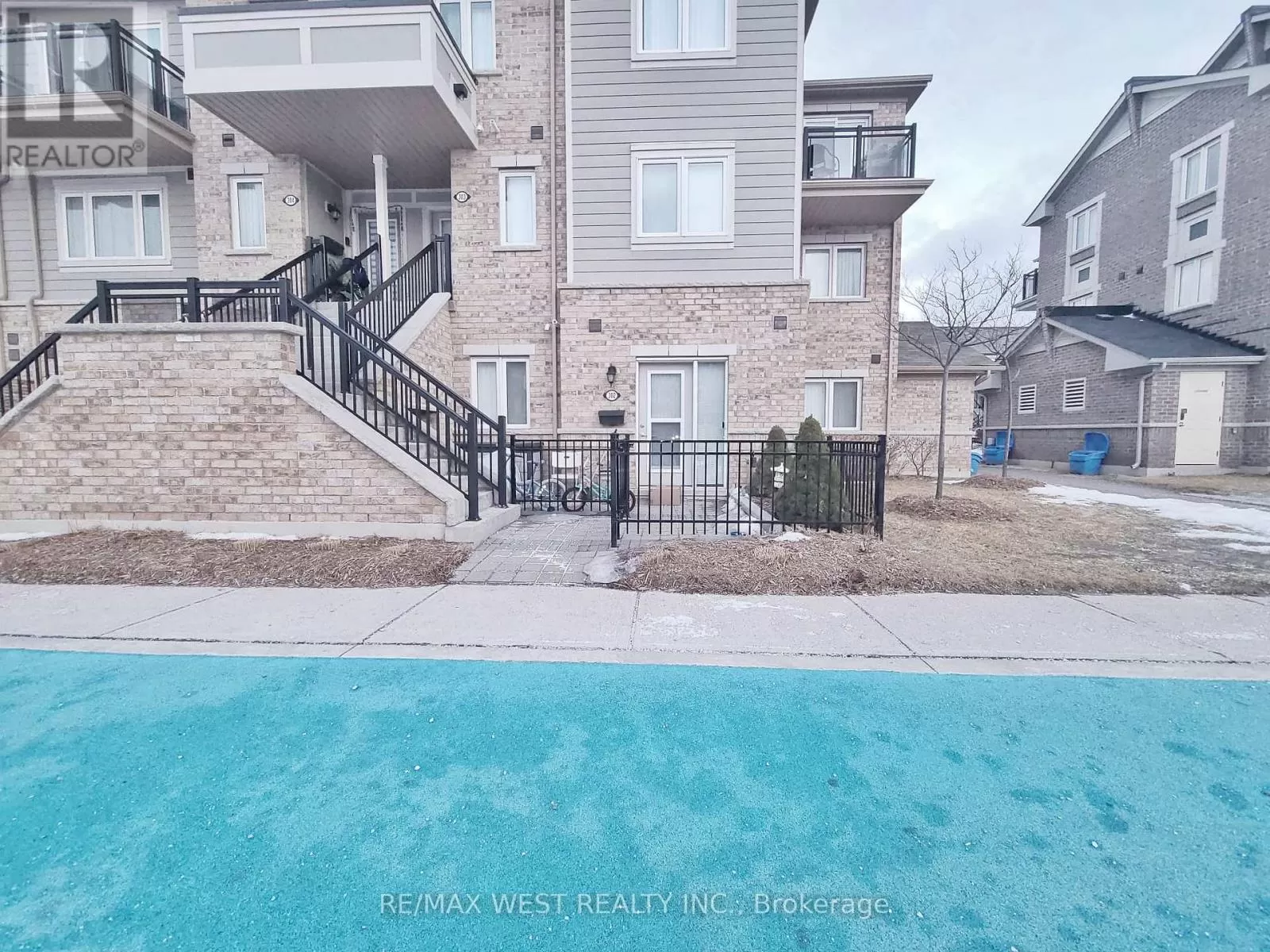 Row / Townhouse for rent: 302 - 250 Sunny Meadow Boulevard, Brampton, Ontario L6R 3Y6