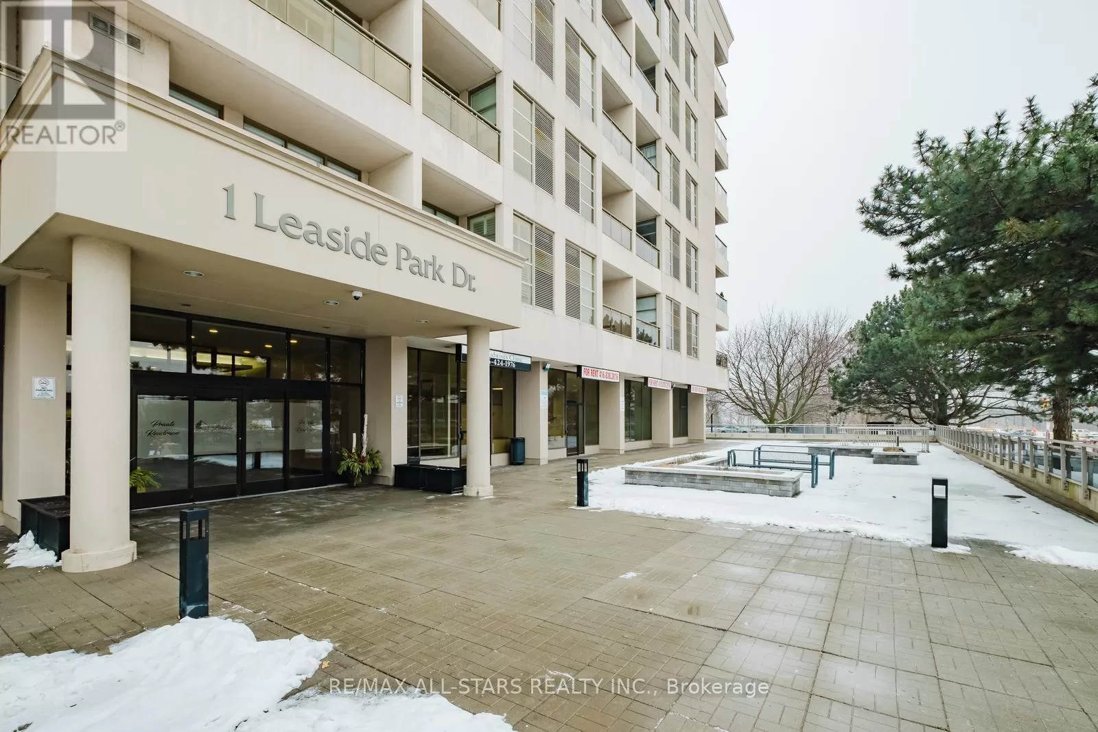 Apartment for rent: 303 - 1 Leaside Park Drive, Toronto, Ontario M4H 1R1