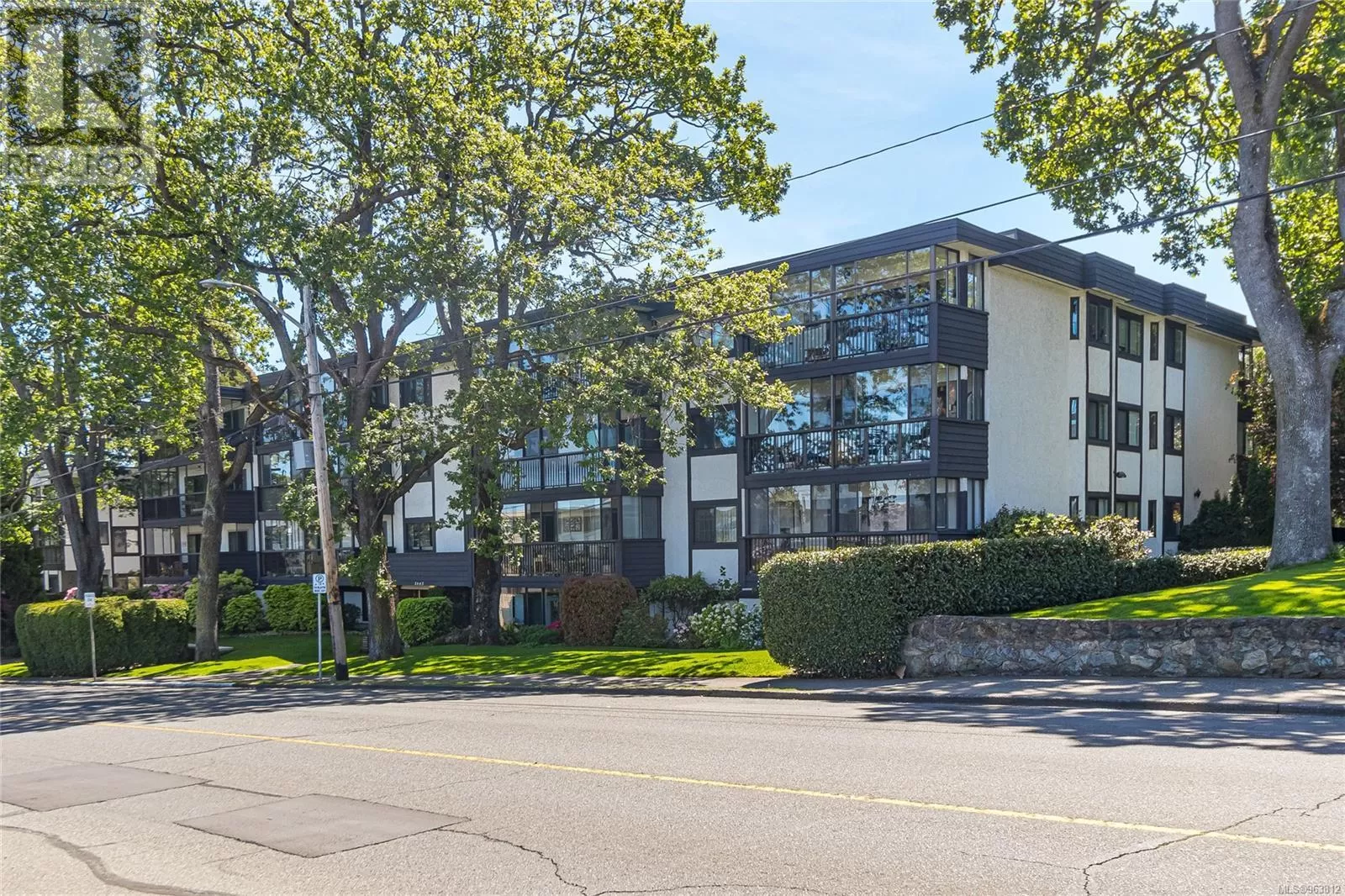 Apartment for rent: 304 1665 Oak Bay Ave, Victoria, British Columbia V8R 1B5
