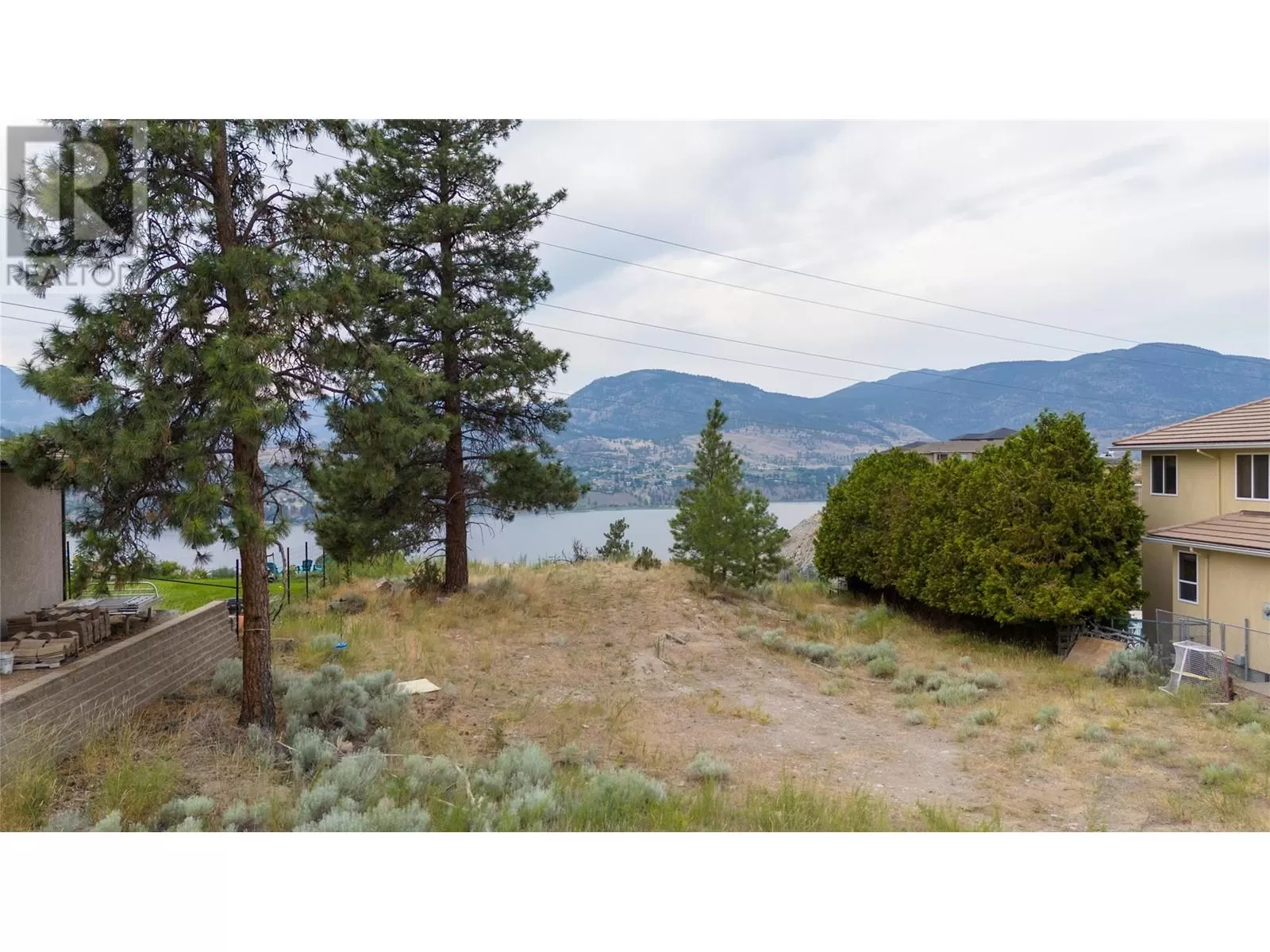 Other for rent: 304 Heritage Boulevard, Okanagan Falls, British Columbia V0H 1R3