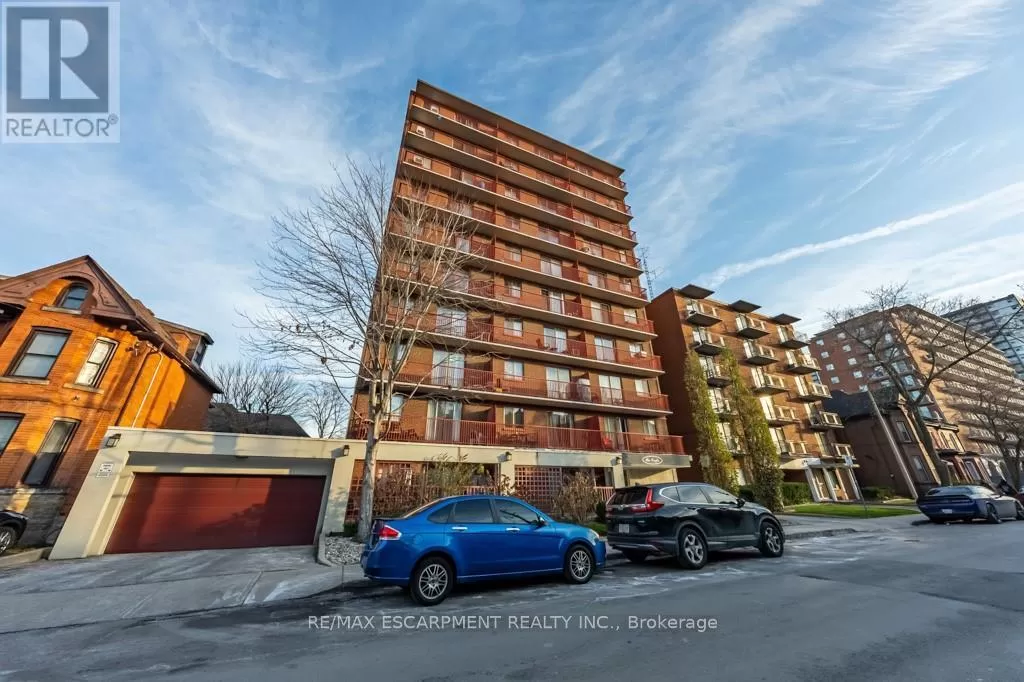 Apartment for rent: 305 - 141 Catharine Street S, Hamilton, Ontario L8N 2J7