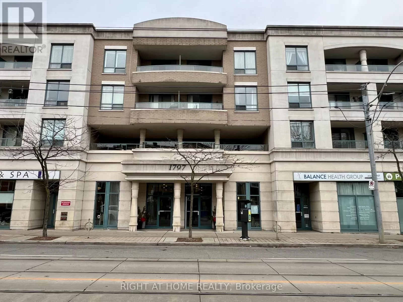 Apartment for rent: 305 - 1797 Queen Street E, Toronto, Ontario M4L 3Y5