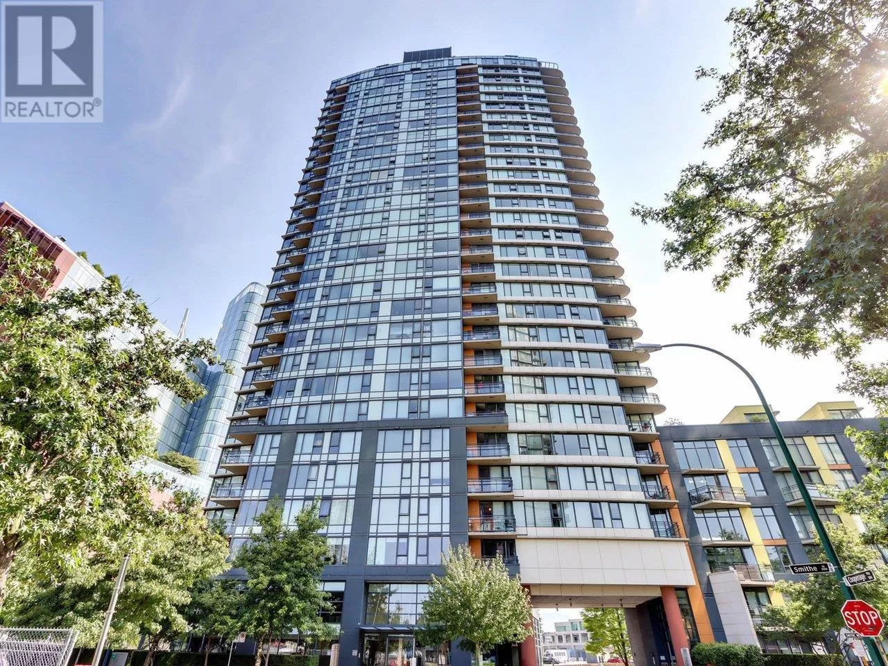Apartment for rent: 305 33 Smithe Street, Vancouver, British Columbia V6B 0B5