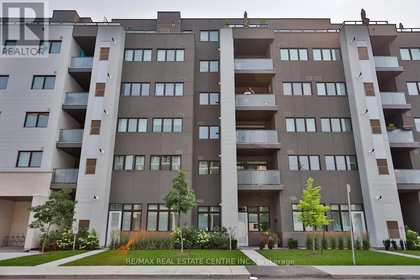 Apartment for rent: 307 - 385 Osler Street, Toronto, Ontario M6N 0B2