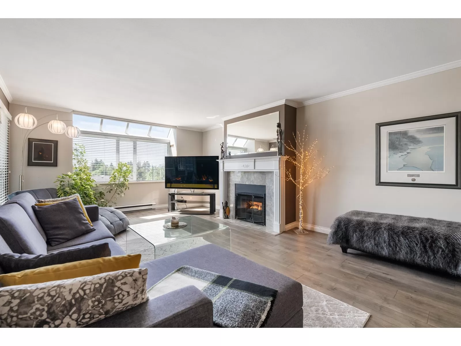 Apartment for rent: 308 9763 140 Street, Surrey, British Columbia V3T 4M4