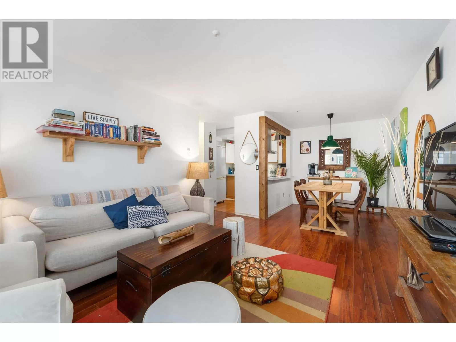 Apartment for rent: 311 11671 Fraser Street, Maple Ridge, British Columbia V2X 6C4