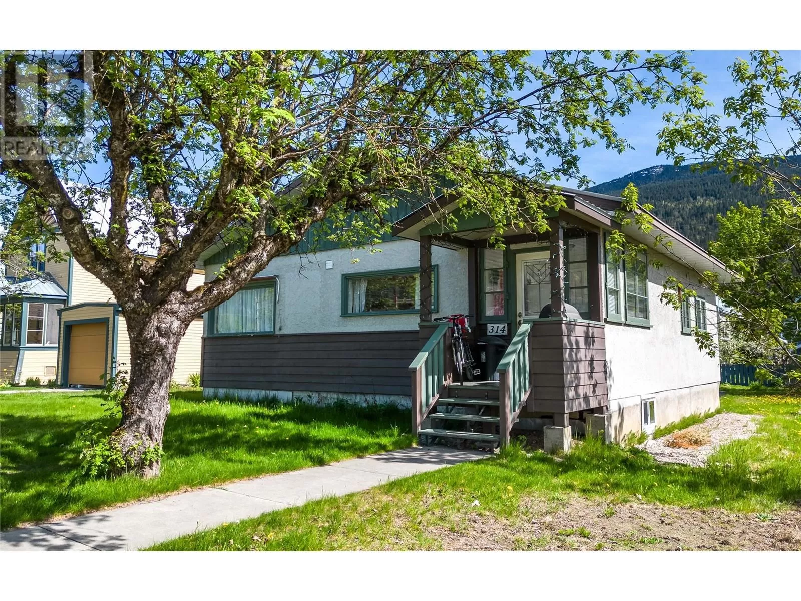 House for rent: 314 Sixth Street E, Revelstoke, British Columbia V0E 2S0