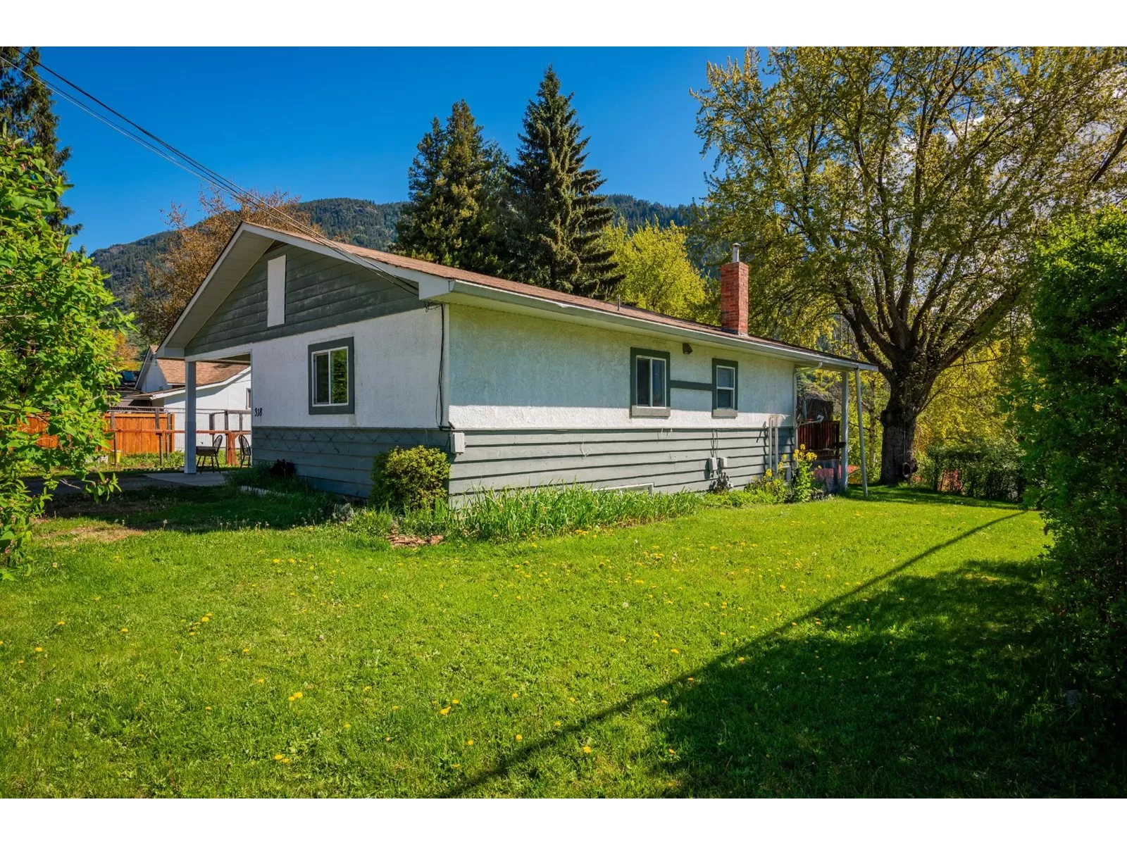 House for rent: 318 6th Avenue, Castlegar, British Columbia V1N 1T3