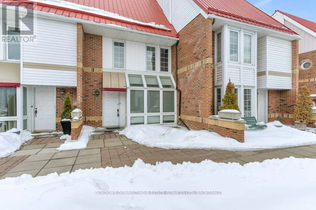 Row / Townhouse for rent: 32 - 1 Place D'armes, Kingston, Ontario K7K 6R9