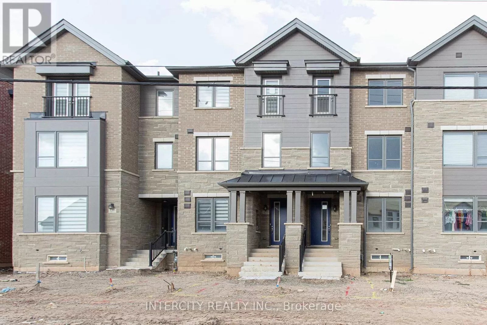 Row / Townhouse for rent: 3273 Sixth Line, Oakville, Ontario L6H 0Z8