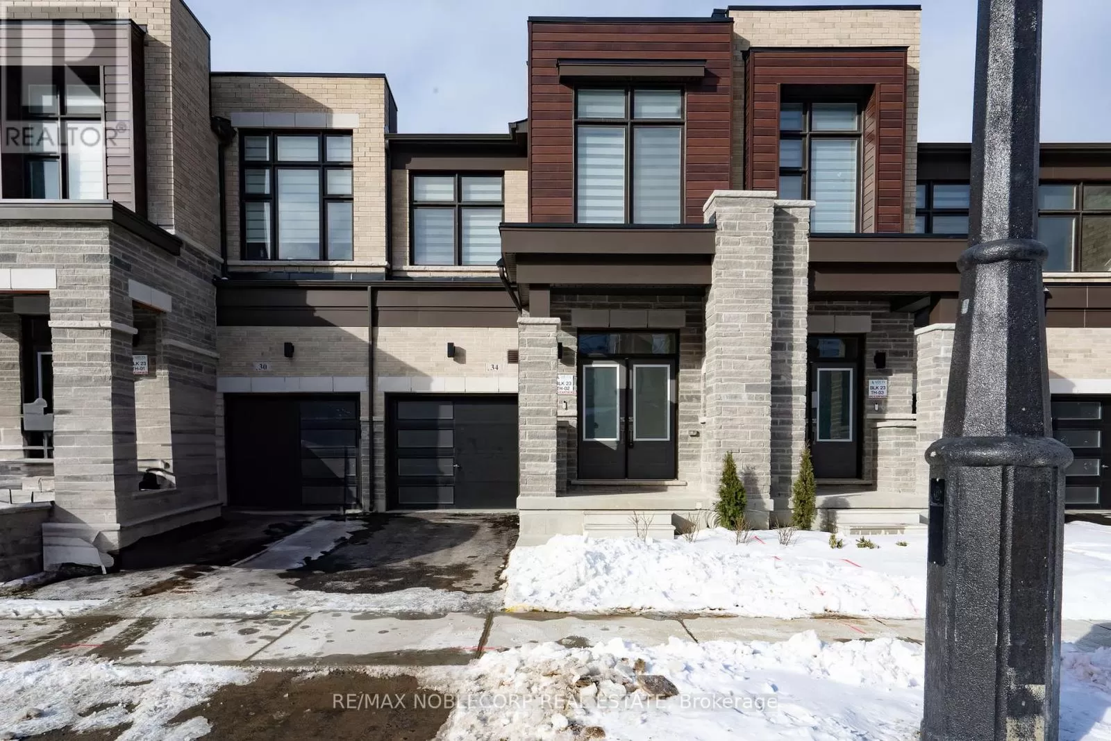 Row / Townhouse for rent: 34 Singhampton Road, Vaughan, Ontario L4H 3Z6