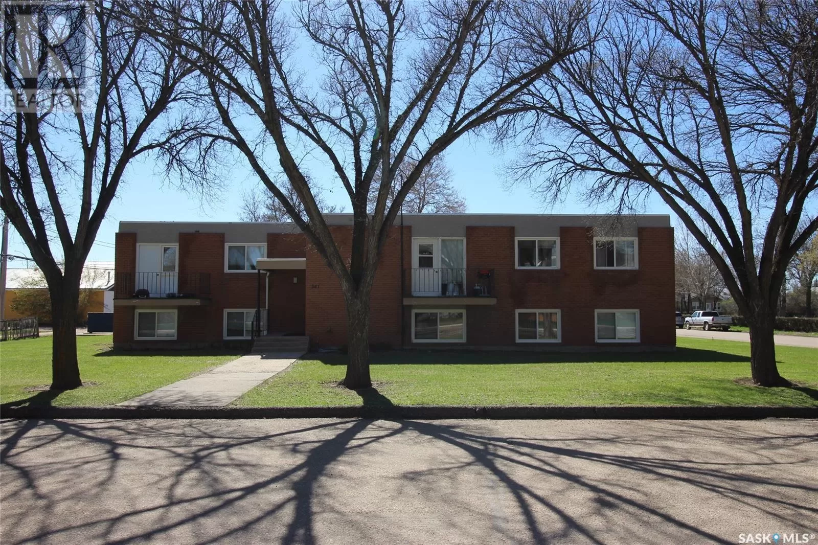 Multi-Family for rent: 341 2nd Street E, Shaunavon, Saskatchewan S0N 2M0