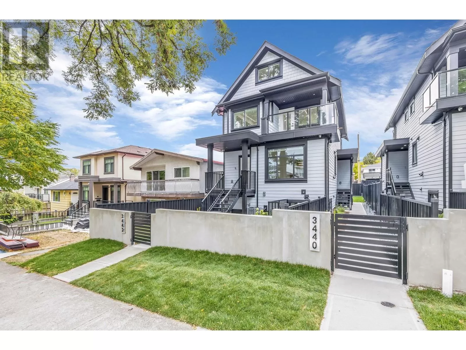 Duplex for rent: 3440 E 4th Avenue, Vancouver, British Columbia V5M 1L9