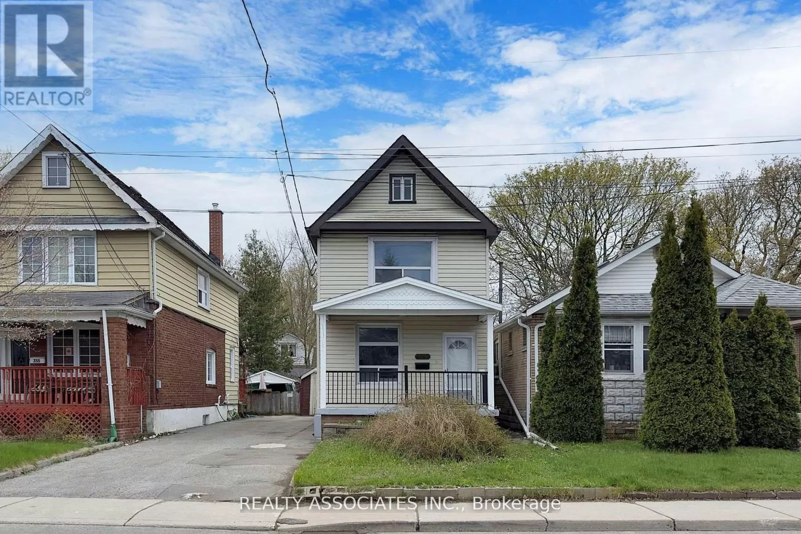 House for rent: 353 Lumsden Avenue, Toronto, Ontario M4C 2L2