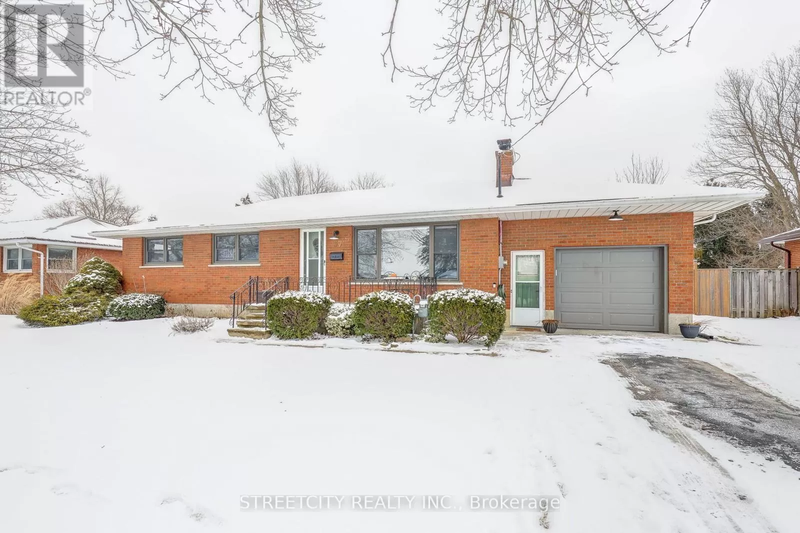 House for rent: 37 Lyndale Avenue, St. Thomas, Ontario N5R 1C3