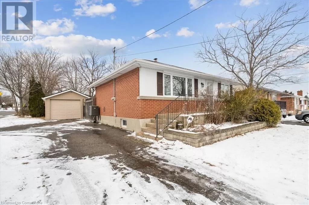 House for rent: 4 Fernwood Crescent, Hamilton, Ontario L8T 3L1