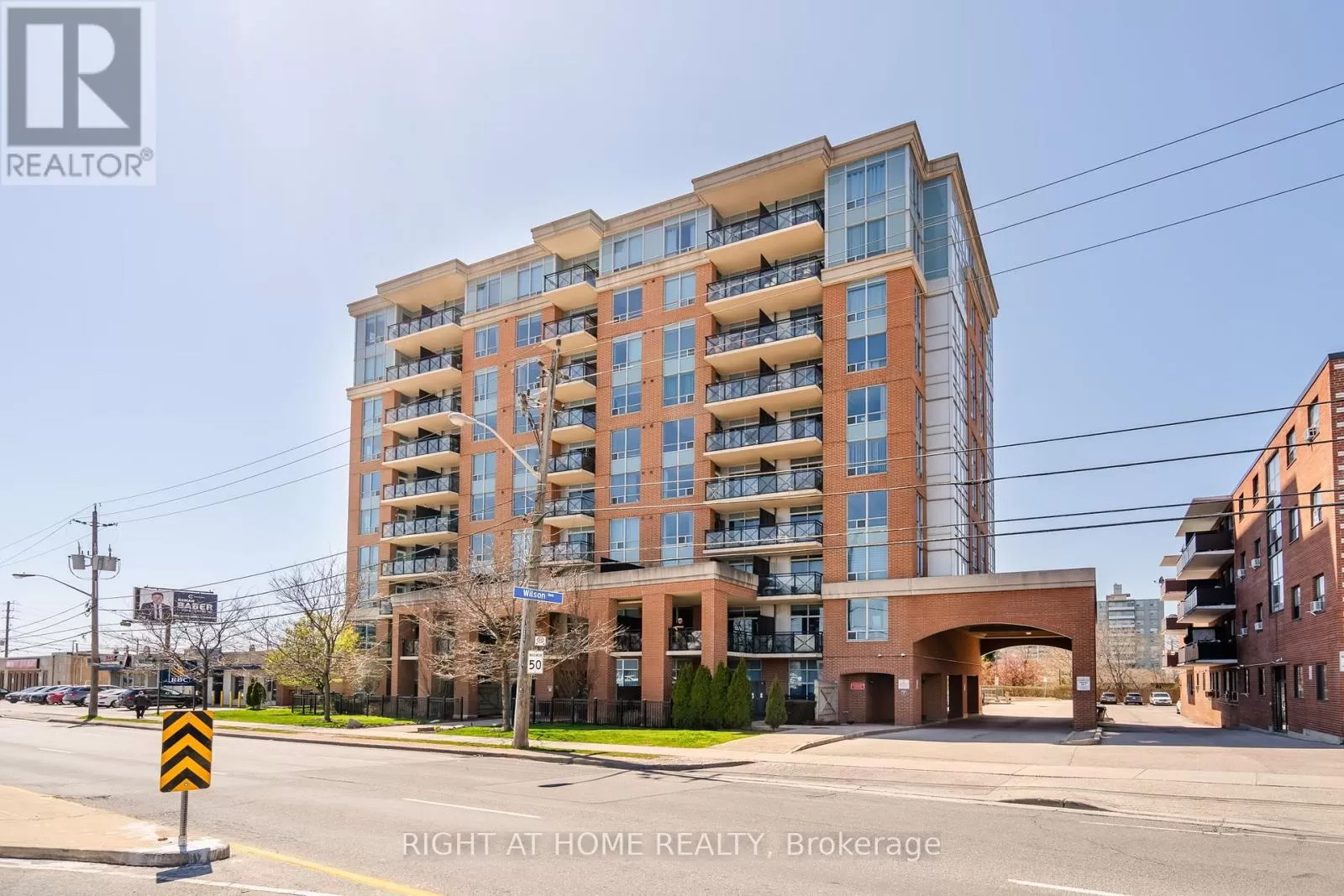 Apartment for rent: 402 - 2772 Keele Street, Toronto (Downsview-Roding-CFB), Ontario M3M 0A3