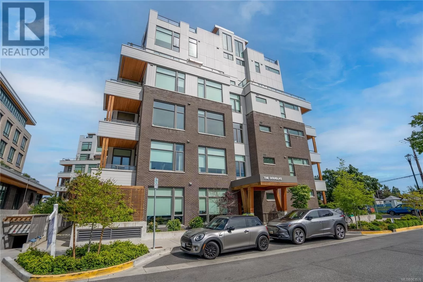 Apartment for rent: 402 501 Park Pl, Esquimalt, British Columbia V9A 0H3